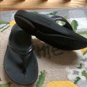 OOFOS Black Comfort Sandals